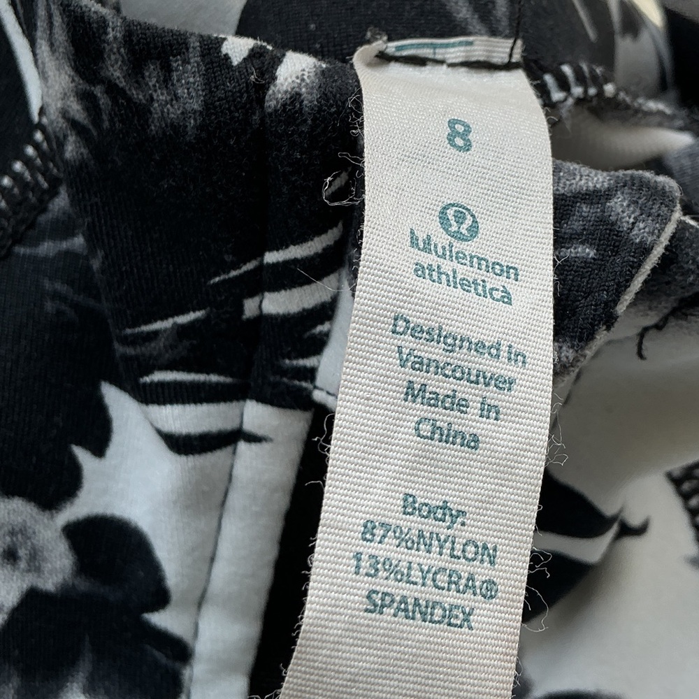 lululemon athletica Black & White Floral Zip define jacket - Picture 5 of 5